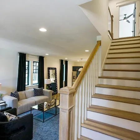 Holiday home Elegant Space Walk To Belmont & Hillsboro Village Nashville