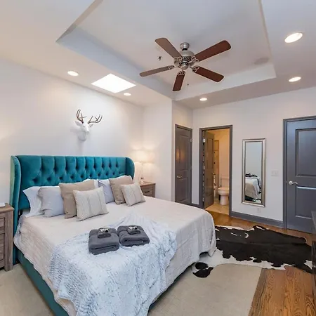 2 Chic Lofts Right On Broadway Strip Sleeps 10 * Nashville