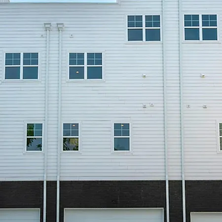 Rooftop Deck And Rec Minutes To Dwntn Holiday home Nashville