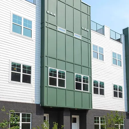 Rooftop Deck And Rec Minutes To Dwntn Holiday home *