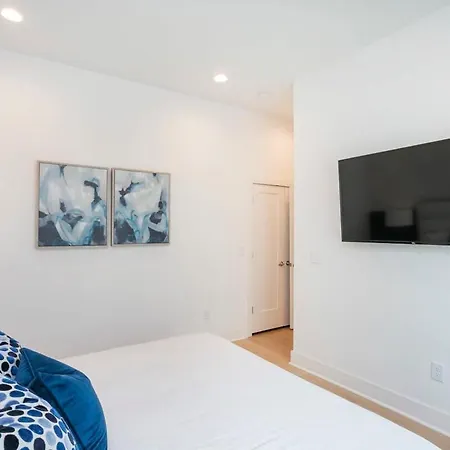 1 5 Miles To Broadway Rooftop Deck W Views Holiday home Nashville