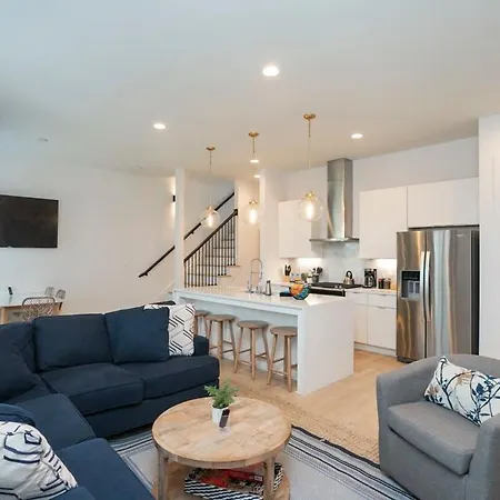 1 5 Miles To Broadway Rooftop Deck W Views Holiday home Nashville