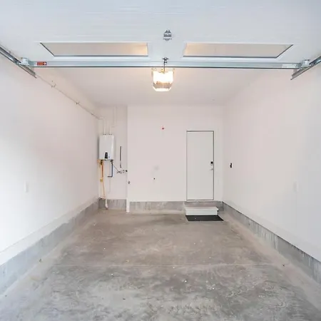 1 Mile To Downtown 4br 4ba W Rooftop Deck