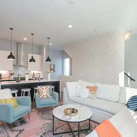 Holiday home 1 Mile To Downtown 4br 4ba W Rooftop Deck