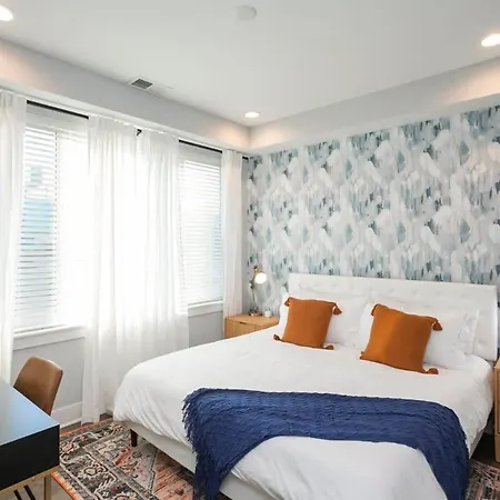 Holiday home 1 Mile To Downtown 4br 4ba W Rooftop Deck