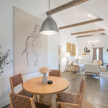 Beautiful In Donelson Close To Opryland Holiday home *