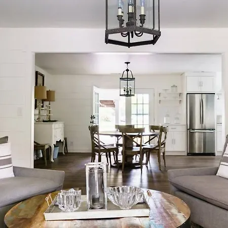 Holiday home Enchanting Retreat 15 Minutes To *