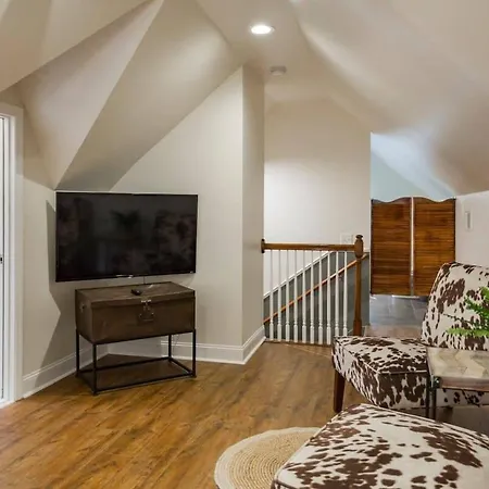 Perfect In Prime Walkable Location Holiday home Nashville