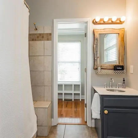 Holiday home Perfect In Prime Walkable Location Nashville