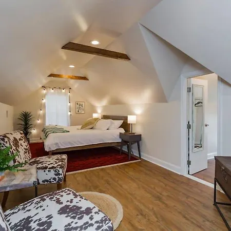 Holiday home Perfect In Prime Walkable Location *