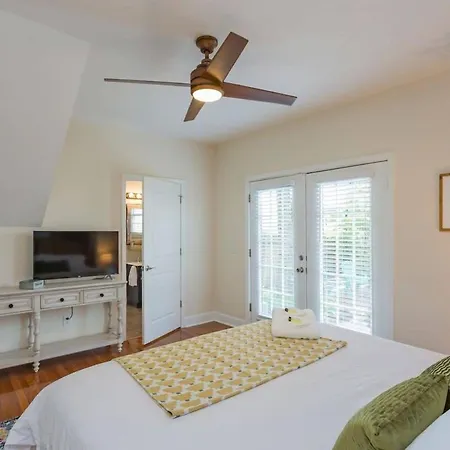 Perfect In Prime Walkable Location Holiday home Nashville