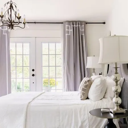 Enchanting Retreat 15 Minutes To *