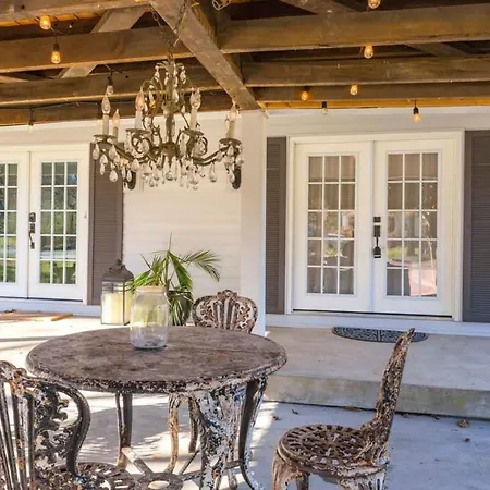 Enchanting Retreat 15 Minutes To Holiday home