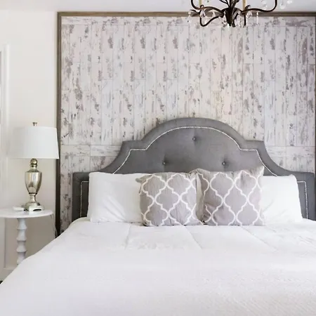 Holiday home Enchanting Retreat 15 Minutes To