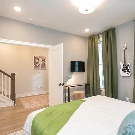 3 King Beds In Hip East Nash 1 Mile To Dwntn Holiday home