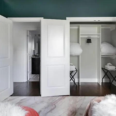 Holiday home Relax Into Urban Chic At A Textured East Nashville
