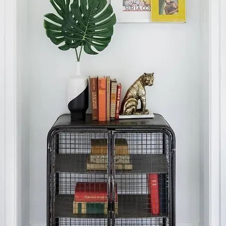 Relax Into Urban Chic At A Textured East Holiday home Nashville