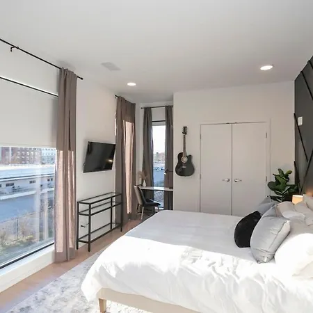 Riverfront With Views 0 7 Miles From Broad Holiday home Nashville