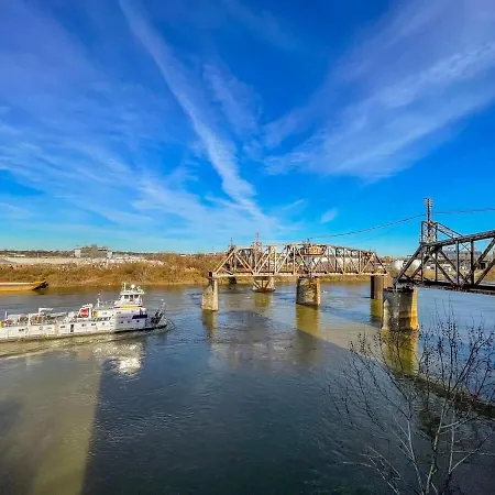 Riverfront With Views 0 7 Miles From Broad Holiday home