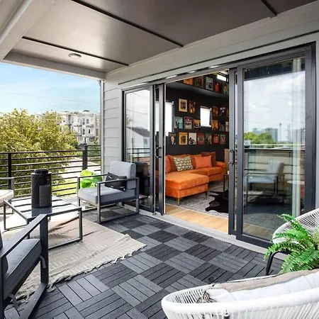 Holiday home Stylish New Gulch Rooftop Deck W Views Nashville