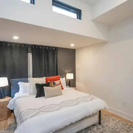 Stylish New Gulch Rooftop Deck W Views Holiday home Nashville