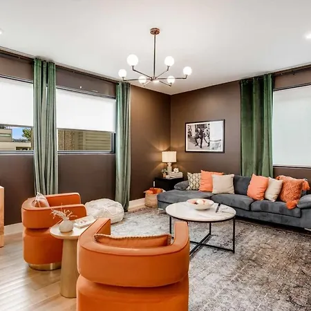 Stylish New Gulch Rooftop Deck W Views Holiday home Nashville