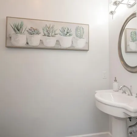 Spacious Only 2 Miles From Downtown