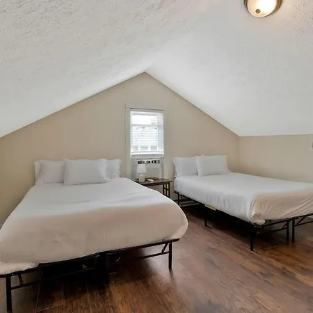 Spacious 3 Bedroom 3 Miles To Dt Holiday home *
