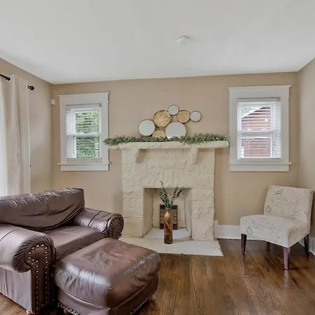 Spacious 3 Bedroom 3 Miles To Dt Holiday home Nashville