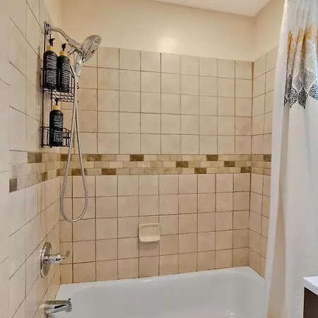 Spacious 3 Bedroom 3 Miles To Dt *