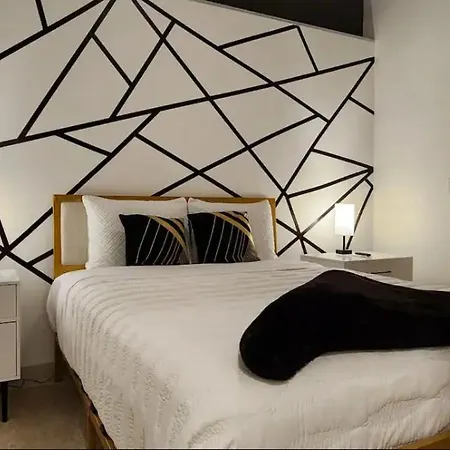 New In Nashville, Pool Gym Rooftop & Laundry 5 Min From Broadway Apartment *