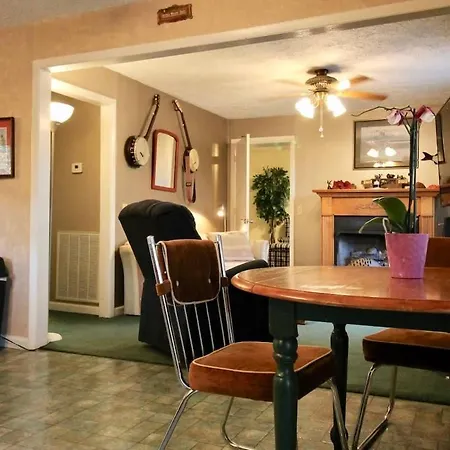 Hillbilly Haven Holiday home *