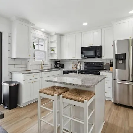Chic Retreat Near Airport & Downtown Nashville * Nashville