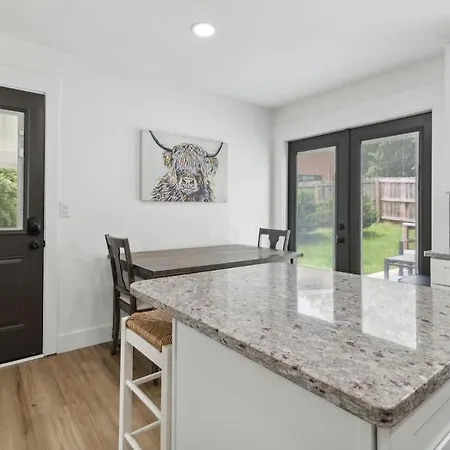 Holiday home Chic Retreat Near Airport & Downtown Nashville Nashville