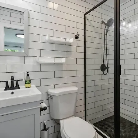 Chic Retreat Near Airport & Downtown Nashville *