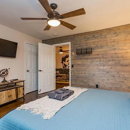 The Johnny And June House Prime Location Holiday home *