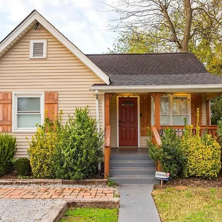 The Johnny And June House Prime Location *
