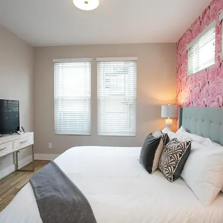 2 Miles To Broadway W Rooftop Deck Grill & Garage * Nashville