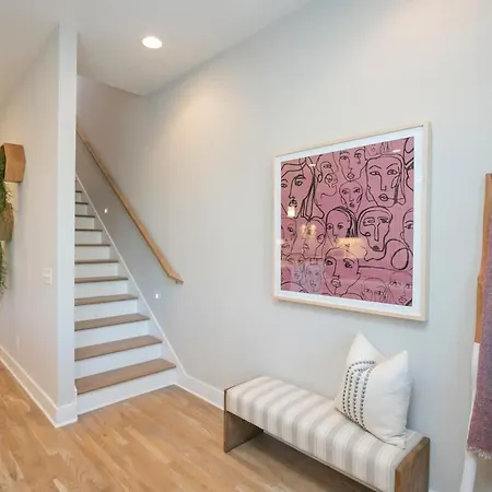 2 Miles To Broadway W Rooftop Deck Grill & Garage Holiday home *