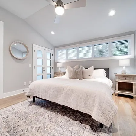 Holiday home Sojourners Haven - 2 Mi To Downtown & Broadway *