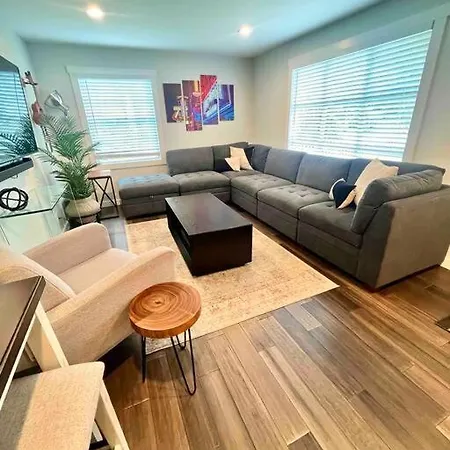 East Retreat, Outdoor Oasis, Sleeps 12, Four Bedrooms * Nashville