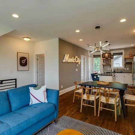 Walkable Hotspot Bars Nearby Broadway Close Holiday home