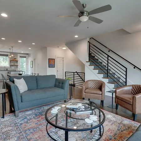 Sleek Townhome Near Broadway! * Nashville