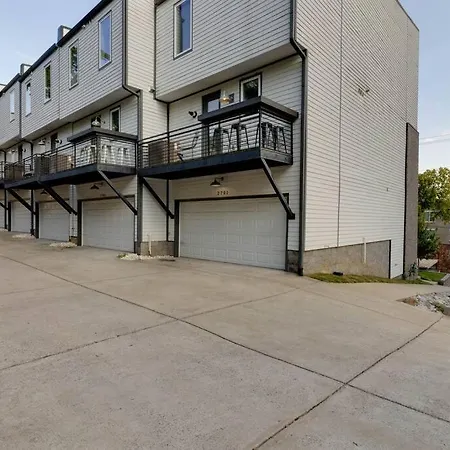 Sleek Townhome Near Broadway! * Nashville