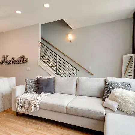 Holiday home 3bd -rooftop Escape- Steps From The Gulch Fun Nashville