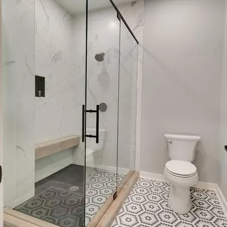 Holiday home 3bd -rooftop Escape- Steps From The Gulch Fun *