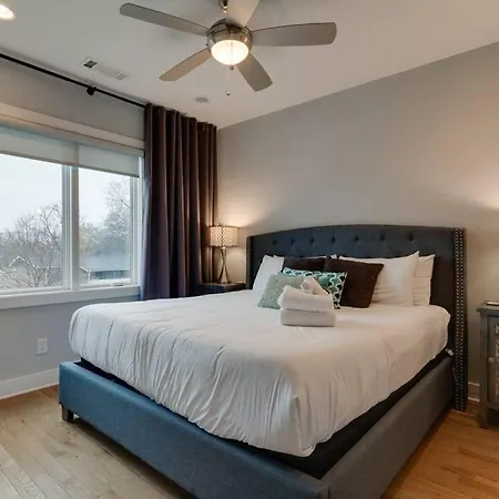 Holiday home 3bd -rooftop Escape- Steps From The Gulch Fun Nashville