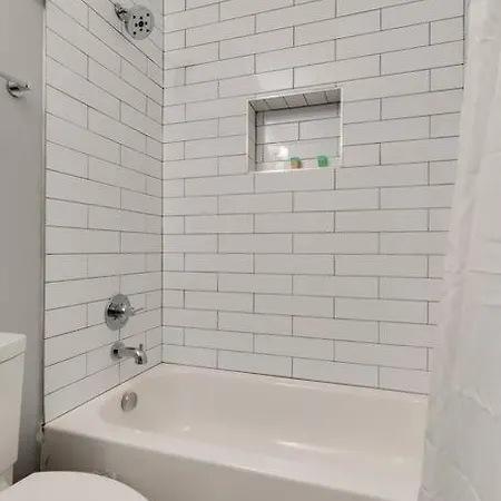 Holiday home 3bd -rooftop Escape- Steps From The Gulch Fun Nashville