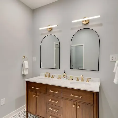 Holiday home 3bd -rooftop Escape- Steps From The Gulch Fun Nashville
