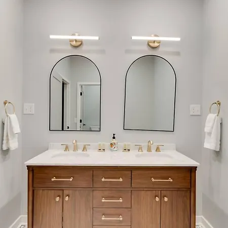 Holiday home 3bd -rooftop Escape- Steps From The Gulch Fun Nashville